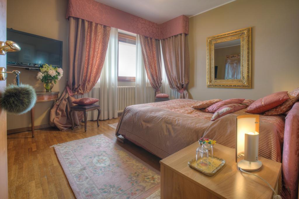 La Volpe Dorata Bed and Breakfast Stresa Exteriör bild